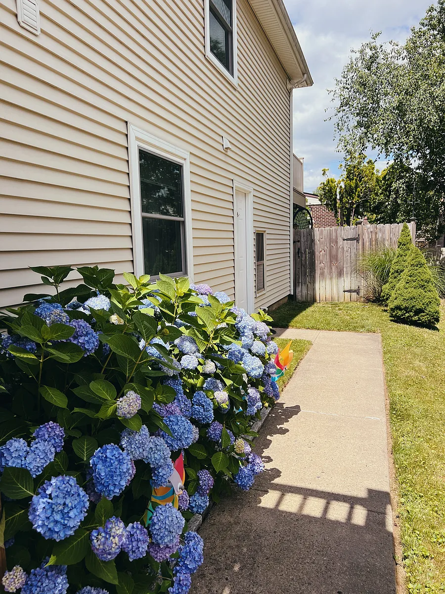 Building Photo - 15126 Beverly Dr #1