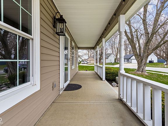 4th image of 464 Hyannis Dr