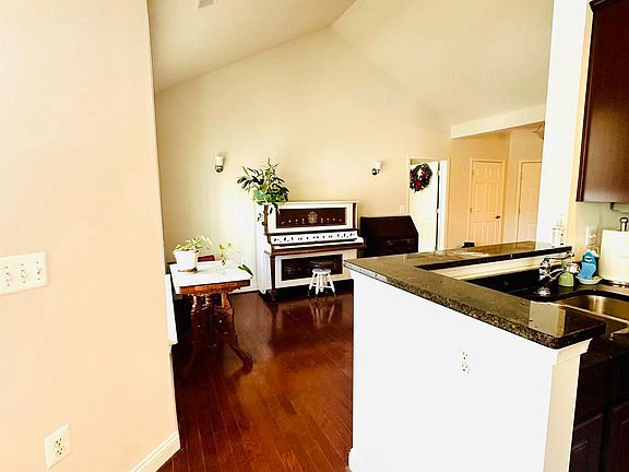 4th image of 1818 Selvin Dr Unit 402