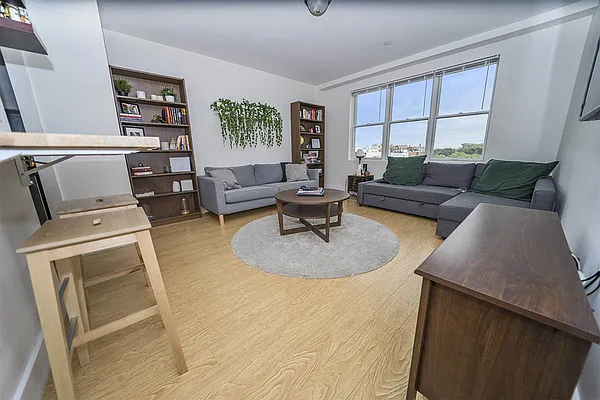 Rented by Level Group | media 25