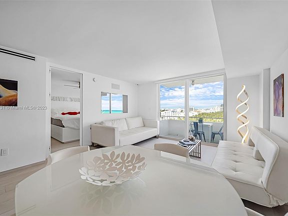 5th image of 465 Ocean Dr APT 1020