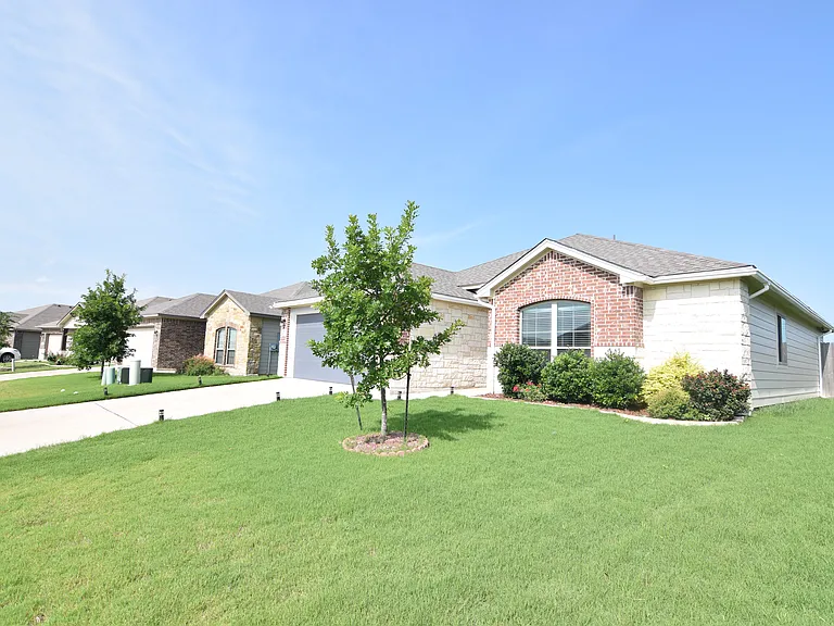 1250 Lakeway Crossing Dr — Photo 3