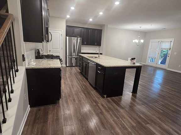 3rd image of 575 Duval Dr
