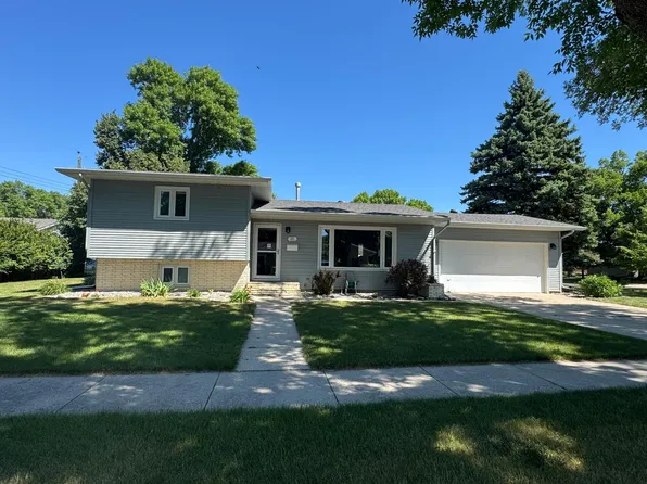 201 29th Ave N, Fargo, ND 58102