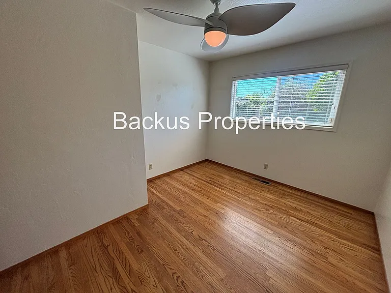 211 Chaucer Dr — Photo 11