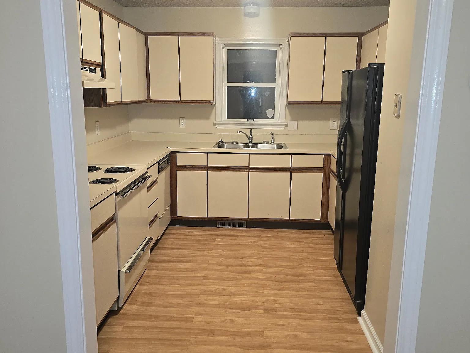 2 bed, 900 sqft, $2,000 — Photo 3