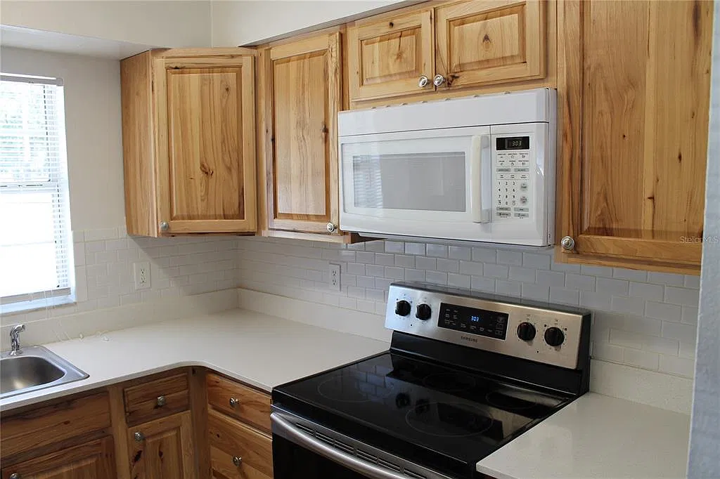 2 bed, 1.0 bath, 2464 sqft, $1,795 — Photo 3