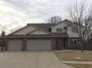 4901 Stream Side Cir, Des Moines, IA 50317