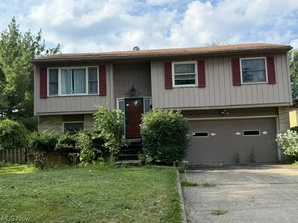 14140 Mustang Dr, Maple Heights, OH 44137