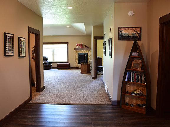 3rd image of 924 Lake Forest Cir