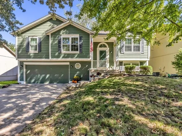 15451 S Sturgeon Dr, Olathe, KS 66062