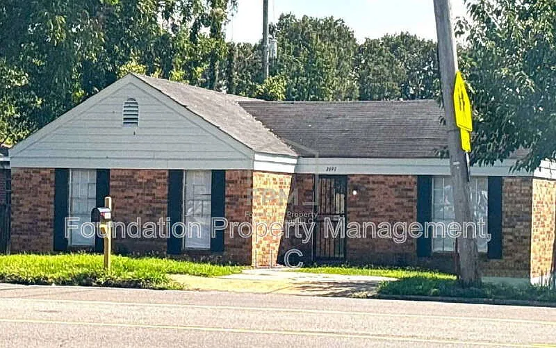 4 bed, 2.0 bath, 1217 sqft, $1,095 — Photo 1