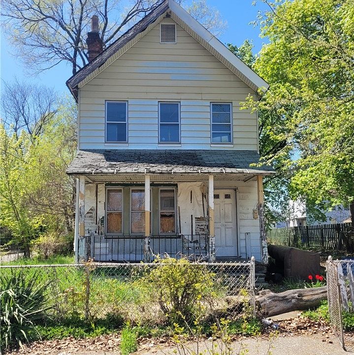 1st image of 1586 E 65th St