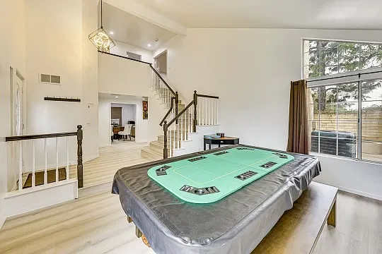 5 bed, 2039 sqft, $4,300 — Photo 2
