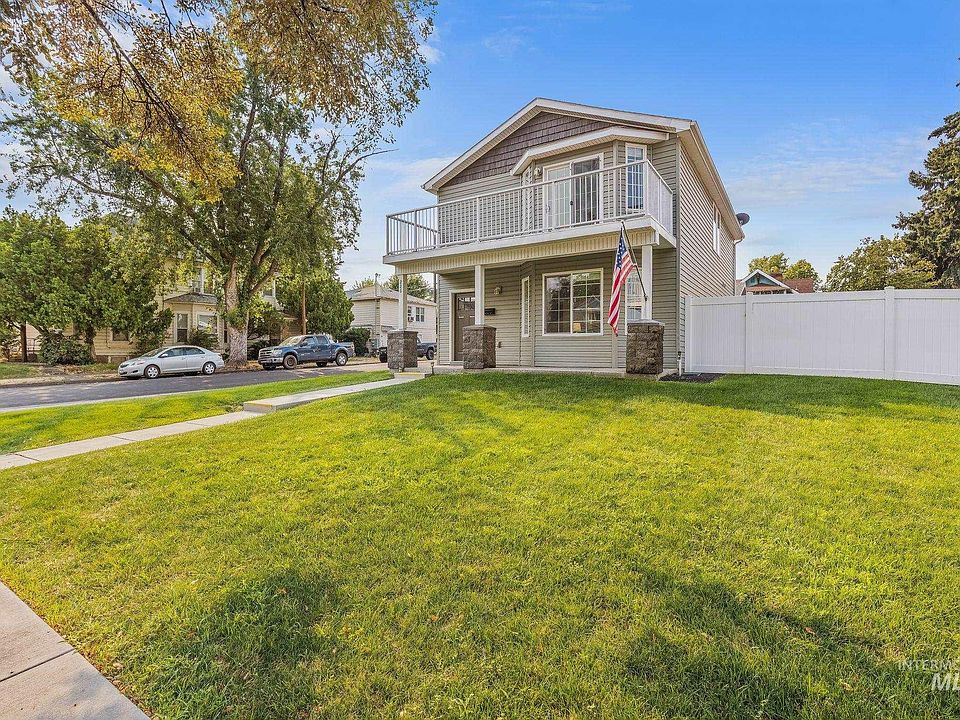 1st image of 226 1st Ave