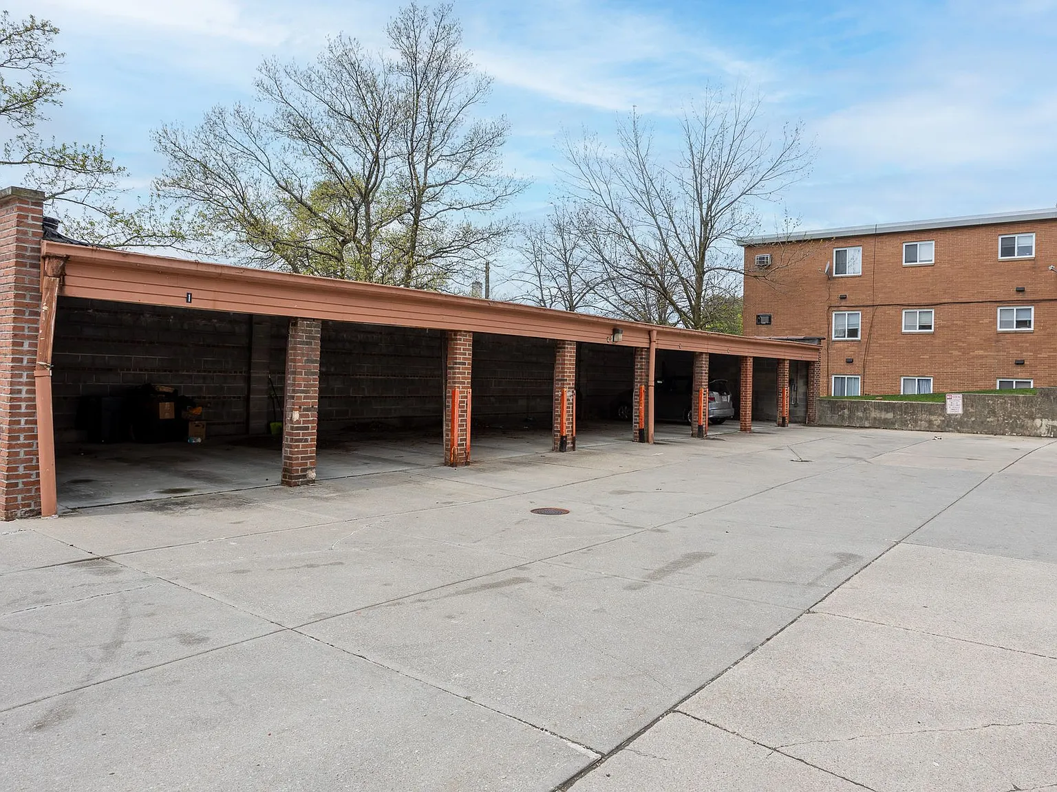 Meadowbrook Apartments — Photo 4