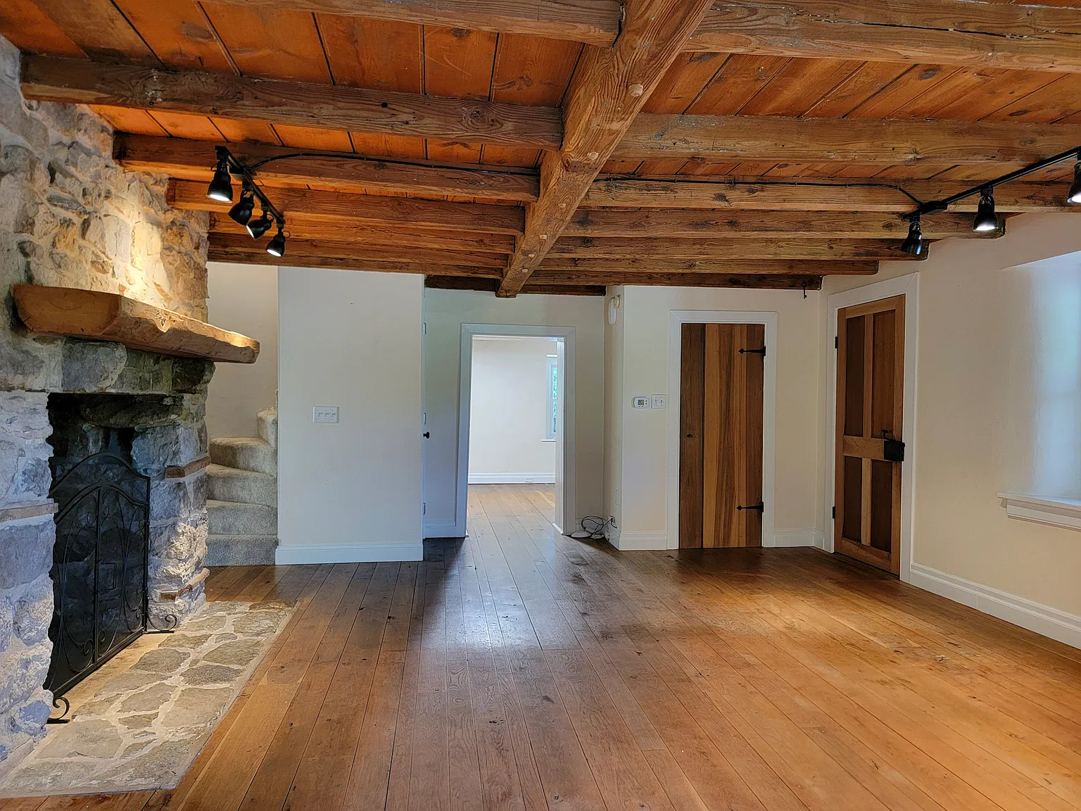 4 bed, 3083 sqft, $2,495 — Photo 4