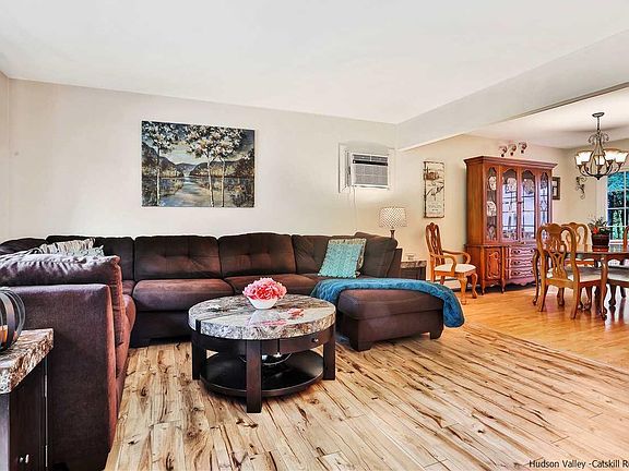 4th image of 222 Vineyard Ave