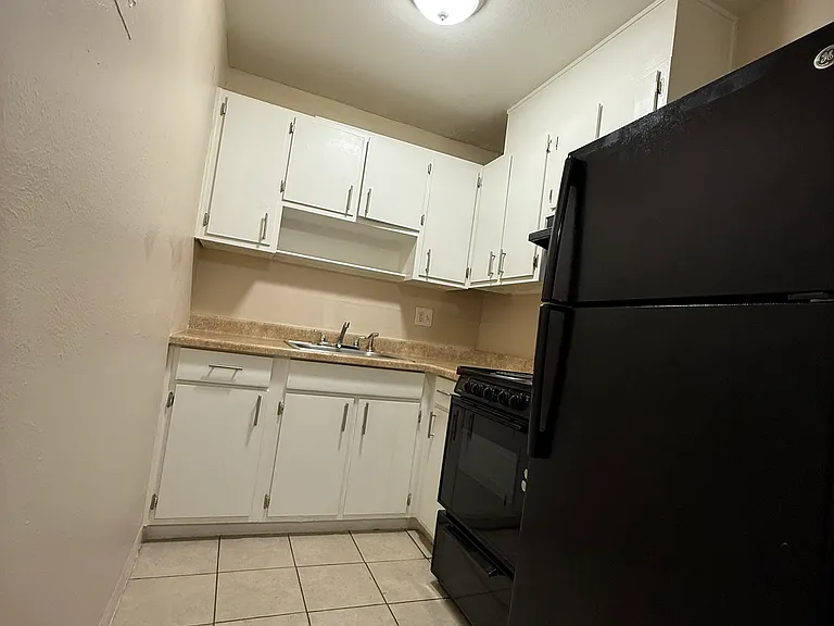 Tailwinds Apartments — Photo 18