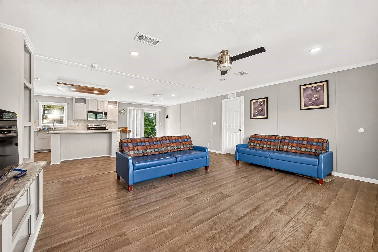 5 bed, 2.0 bath, 2108 sqft, $1,750 — Photo 2