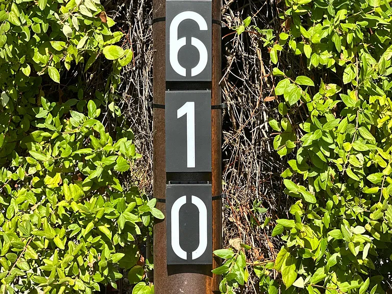 610 W Eastman St — Photo 36