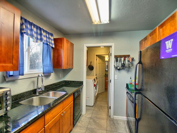 5th image of 3611 49th Ave NE