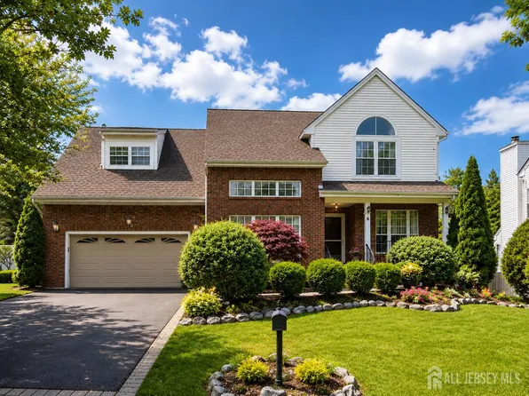 6 Thrush Ct, Old Bridge, NJ 08857