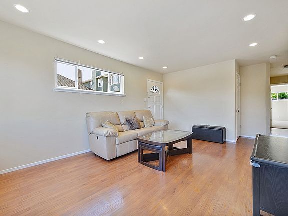 2nd image of 209 N San Anselmo Ave