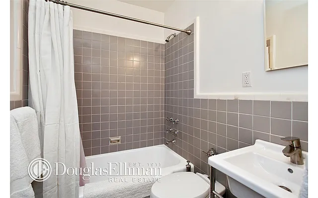 Sold by Douglas Elliman | media 24