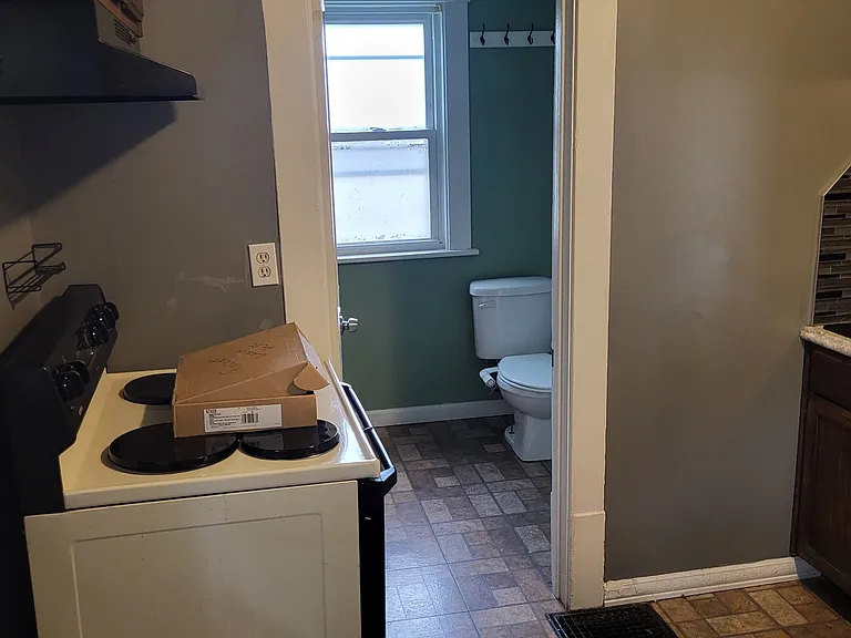 124 Westwood Ave — Photo 14