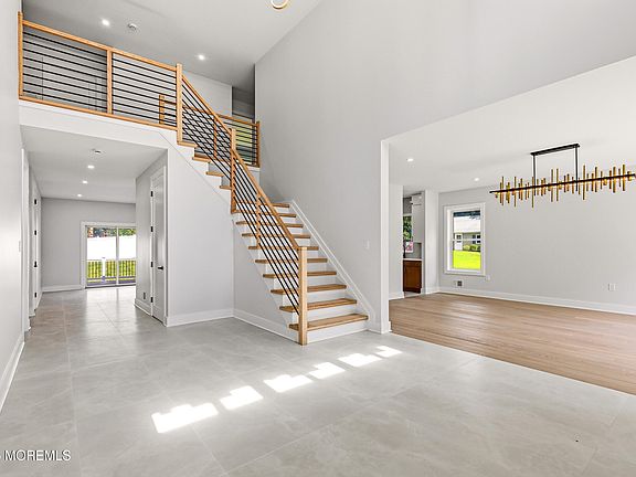 5th image of 482 Freehold Road