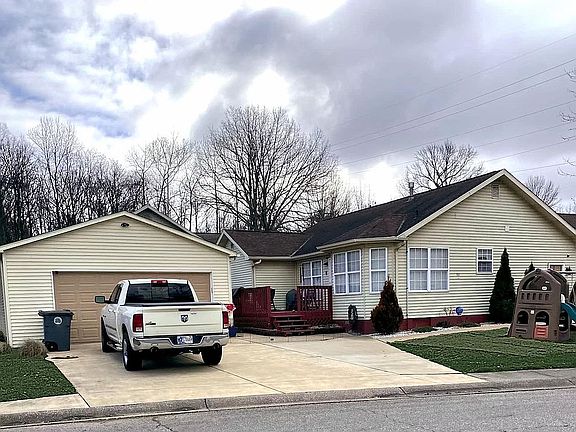 3rd image of 4709 White Oak Ct