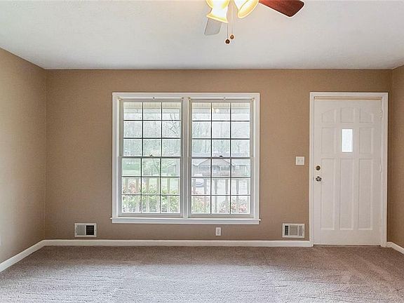 3rd image of 6160 Hillpine Dr