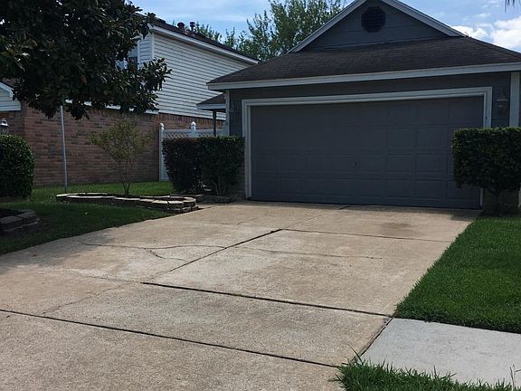 2 CAR GARAGE