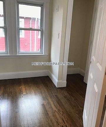 3rd image of 119 Burget Avenue # 2 Nd Floor