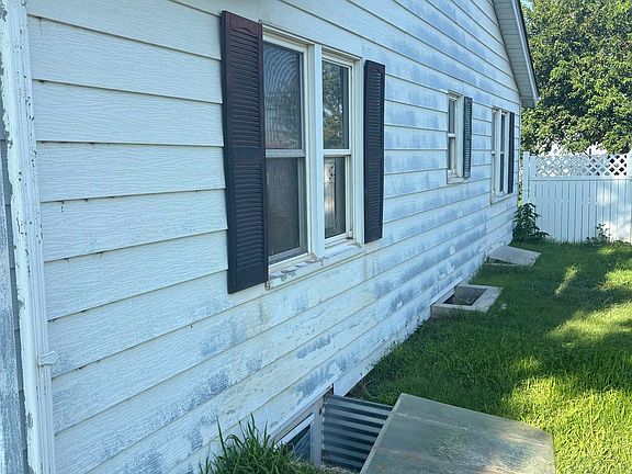 4th image of 802 Avenue E