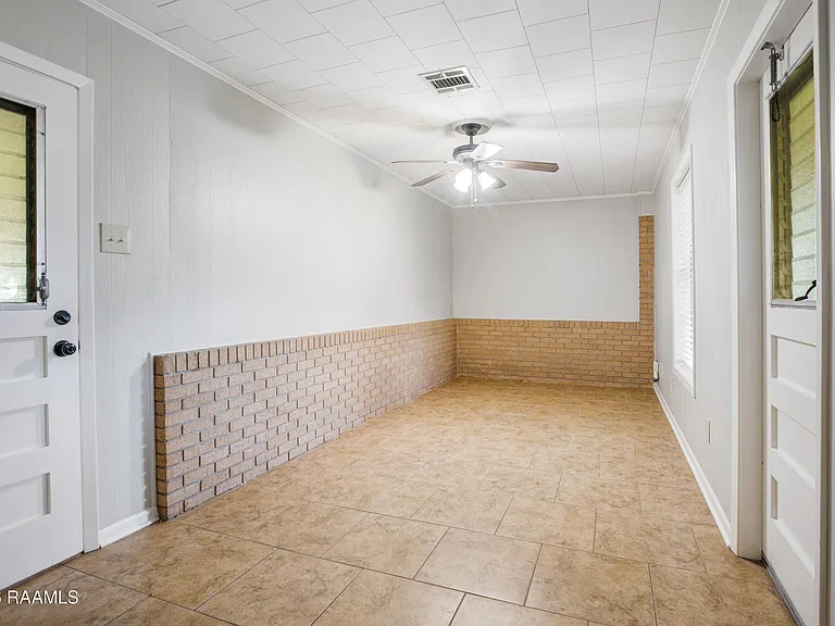 920 Marilyn Dr — Photo 6