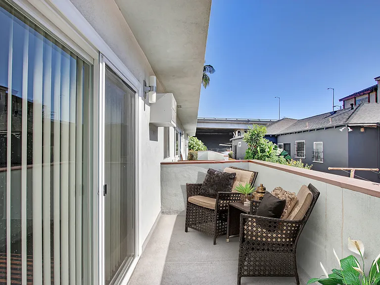 Sawtelle Apartments — Photo 28