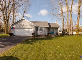8267 Galloway Dr, Lambertville, MI 48144