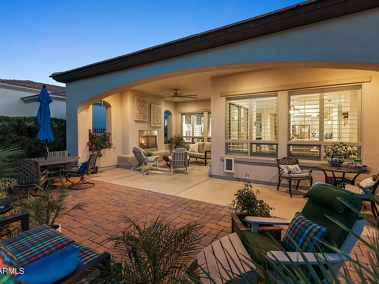 70 E Kennedia Dr — Photo 1