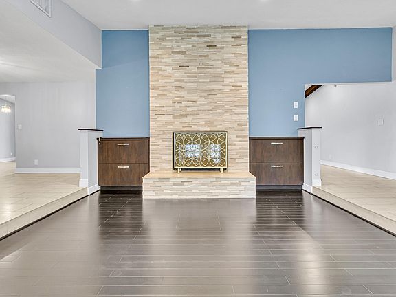4th image of 1083 NW 97th Avenue
