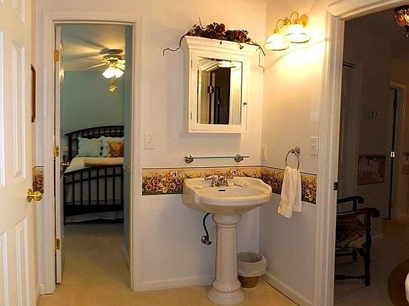 3rd image of 268 Mountain Cir NW