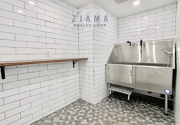 Rented by Zjama Realty Corp | media 39