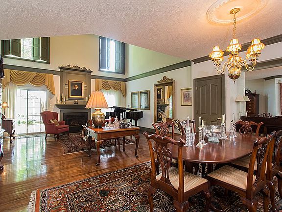 2nd image of 1728 Royal Cove Ct