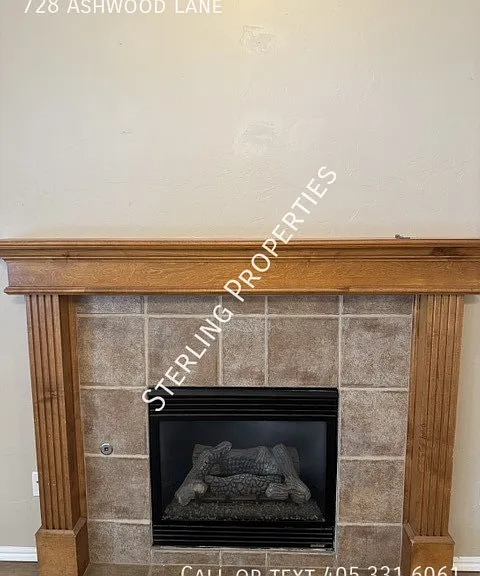 728 Ashwood Ln — Photo 11