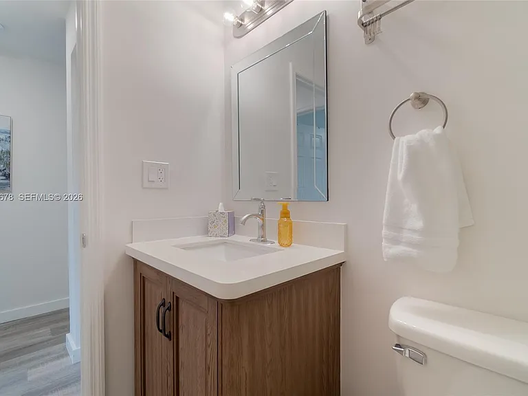 1099 NE 35th St #2 — Photo 16