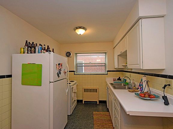 3rd image of 1525 Sutton Ave