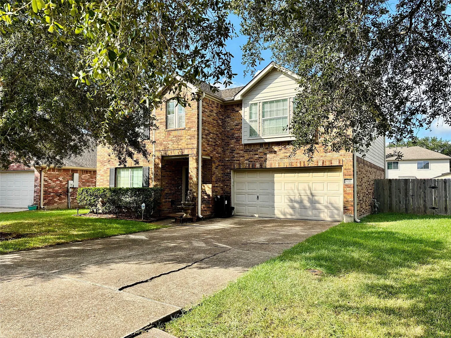 4 bed, 2.5 bath, 2830 sqft, $2,700 — Photo 2
