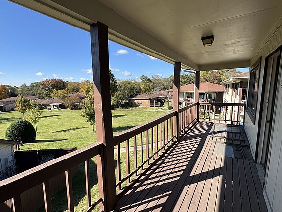 5th image of 389 Deer Lake Dr