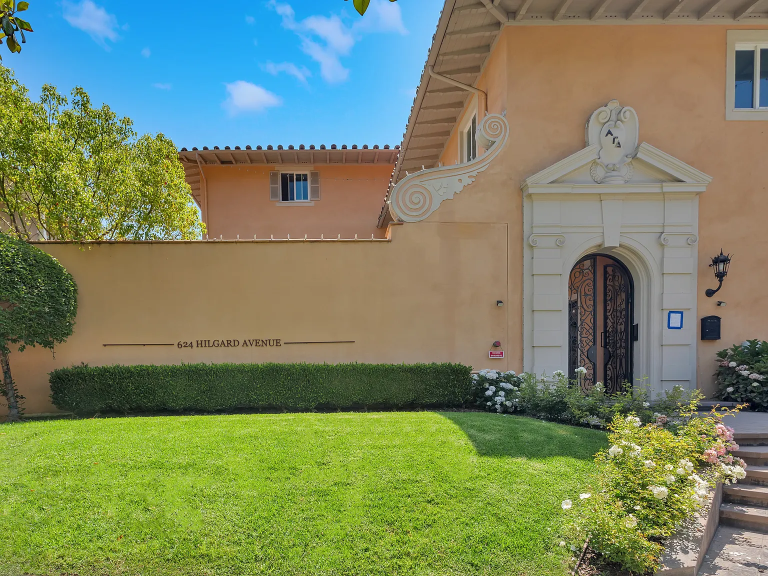 12 bed, 11000 sqft, $1,850 — Photo 3